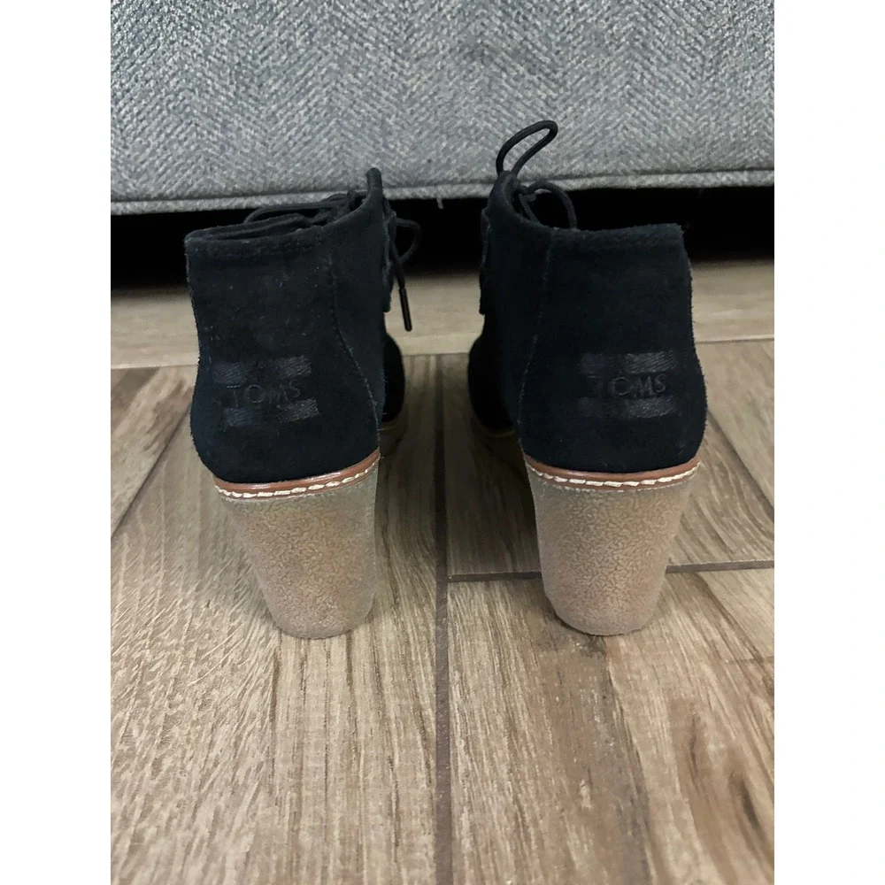 TOMS Black Suede Wedge Desert Ankle Boots Lace Up Crepe Sole‎ Women's Size 7